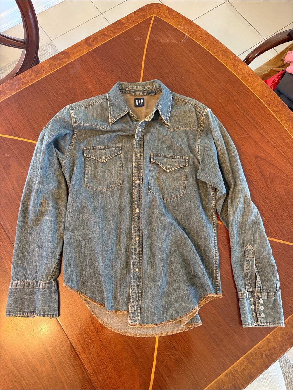 GAP Men's Medium Blue Denim Western Snap Shirt